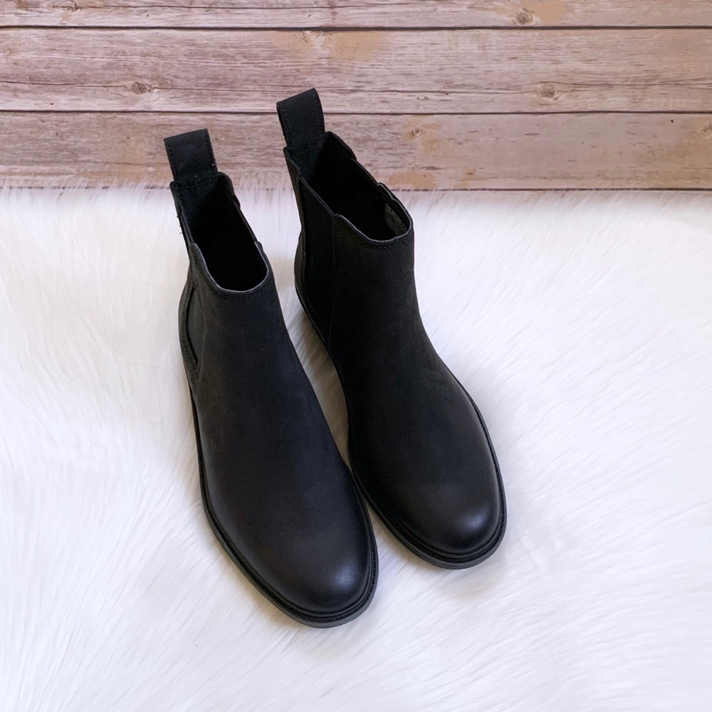 UGG Emmeth Black Leather Chelsea Booties - Picture 3 of 9